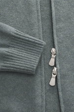 Close-up front view of Gran Sasso Cashmere cardigan grey green melange showing pure cashmere fabric, soft feel, medium fine knit pattern, regular fit, ribbed stand-up collar, and two-way zipper.
