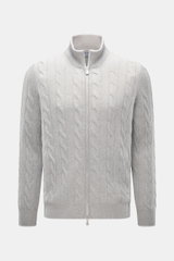 Gran Sasso Cashmere Strickjacke hellgrau meliert, Frontansicht, Zopfstrick, Stehkragen, Zwei-Wege-Reißverschluss, elastische Rippbündchen, Hüfttaschen.