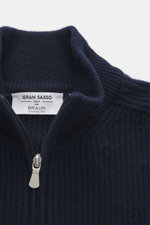 Gran Sasso Cashmere Strickjacke navy, Detailaufnahme von oben, Stehkragen aus schwerem Patentstrick, weicher Griff, Zwei-Wege-Reißverschluss.