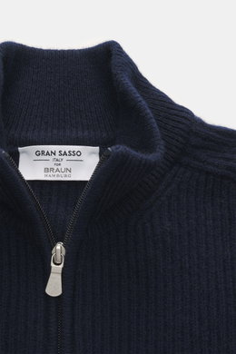 Gran Sasso Cashmere Strickjacke navy, Detailaufnahme von oben, Stehkragen aus schwerem Patentstrick, weicher Griff, Zwei-Wege-Reißverschluss.