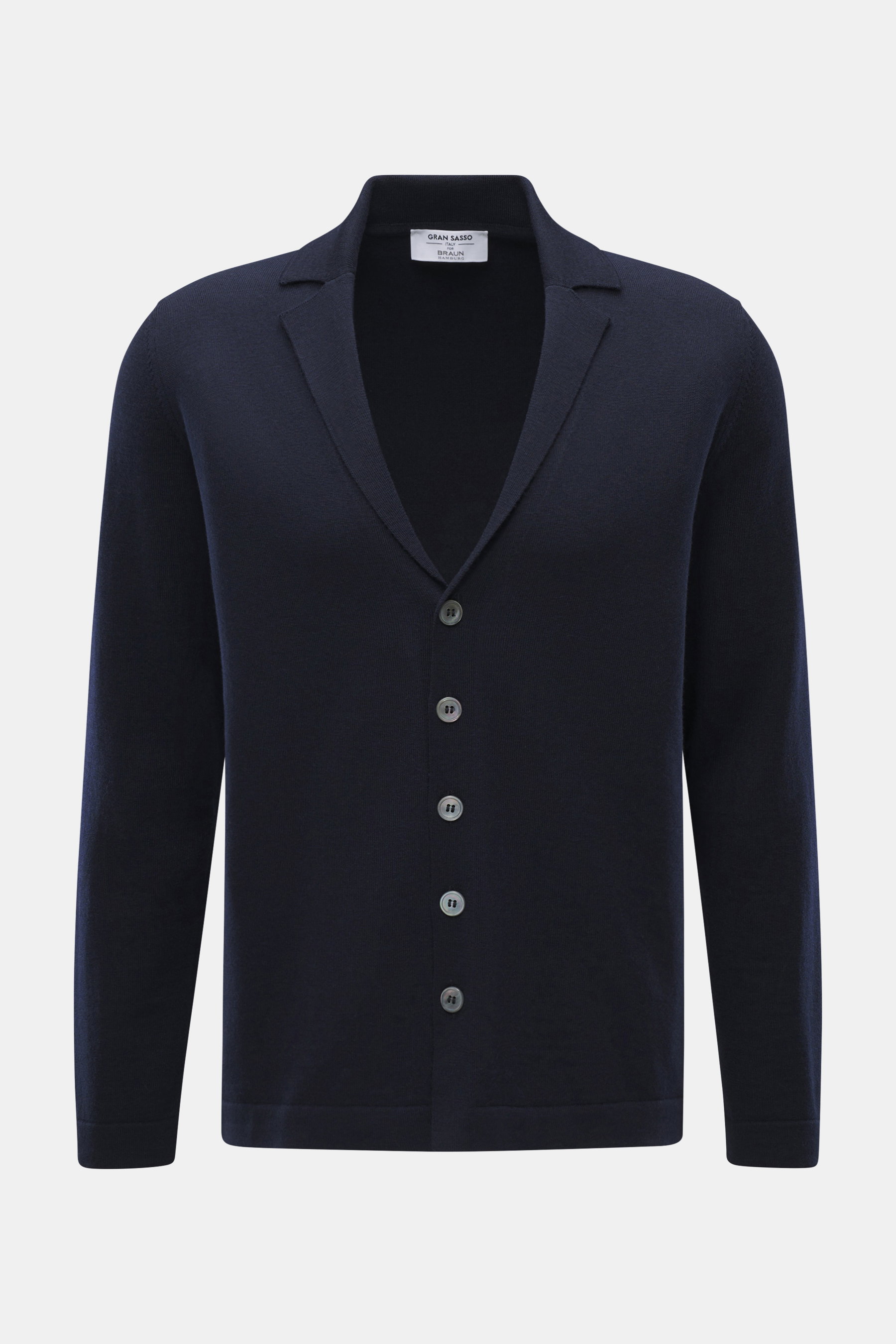 Gran Sasso Cardigan navy, frontale Nahaufnahme, reine Schurwolle, weicher Griff, feines Strickbild, Regular Fit, glatte Knopfleiste, Reverskragen.
