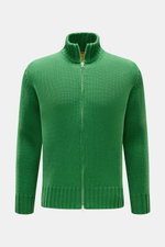 Frontansicht der grünen B.F. Knitwear Merino Strickjacke mit Stehkragen, Zwei-Wege-Reißverschluss, Rippbündchen, Slim Fit aus Merinowolle.