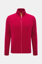B.F. Knitwear Merino Strickjacke rot, frontale Ansicht, Slim Fit, Stehkragen, Zwei-Wege-Reißverschluss, aus weicher Merinowolle, mittelgrobes Strickbild, Rippbündchen.