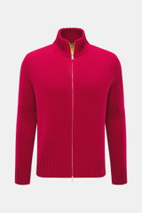 B.F. Knitwear Merino Strickjacke rot, frontale Ansicht, Slim Fit, Stehkragen, Zwei-Wege-Reißverschluss, aus weicher Merinowolle, mittelgrobes Strickbild, Rippbündchen.