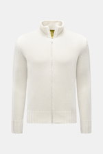 B.F. Knitwear Merino Strickjacke offwhite, frontale Nahaufnahme, Slim Fit, Merinowolle, Zwei-Wege-Reißverschluss, Stehkragen, Rippbündchen, mittelgrobes Strickbild.