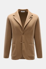 Front view of Lardini Knit blazer light brown, knit from pure wool with soft touch, fine knit pattern, slim fit, tailored two-button style, lapel with flower pin, patch hip pockets, and rear side vents.  

Description:  
<p>With a classic silhouette and m