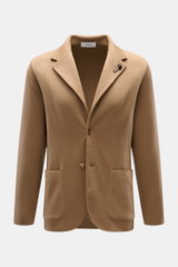 Front view of Lardini Knit blazer light brown, knit from pure wool with soft touch, fine knit pattern, slim fit, tailored two-button style, lapel with flower pin, patch hip pockets, and rear side vents.  

Description:  
<p>With a classic silhouette and m