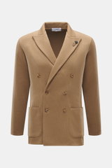 Lardini Knitted blazer light brown shown from front, double-breasted three-button slim fit knit from pure wool, soft touch, fine knit pattern, lapel with flower pin, patch hip pockets, rear side vents. With a classic silhouette and made from pure wool, th