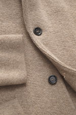 Close-up front view of Lardini Cashmere knit blazer beige melange showing fine pure cashmere knit, two black buttons, and ribbed cuff.

<p>Exquisite knit blazer from LARDINI: This model in smooth, fine pure cashmere knit adds warmth and style to your ward
