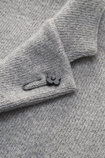 Close-up of the Lardini Cashmere knit blazer grey melange showing fine pure cashmere knit fabric and signature flower pin on the lapel, photographed from a top-front angle.

Description:
<p>Exquisite knit blazer from LARDINI: This model in smooth, fine pu
