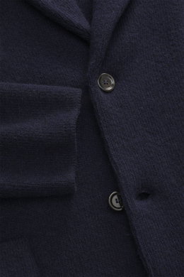 Close-up front view of Lardini Cashmere knit blazer 7310.072338-210 in navy, showing fine knit texture, buttons, and lapel detail.

Description: <p>Exquisite knit blazer from LARDINI: This model in smooth, fine pure cashmere knit adds warmth and style to 