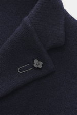 Close-up front view of the lapel and flower pin on the navy Lardini Cashmere knit blazer 7310.072338-210 in fine pure cashmere.

<p>Exquisite knit blazer from LARDINI: This model in smooth, fine pure cashmere knit adds warmth and style to your wardrobe. A