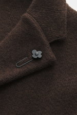 Close-up angled view of the Lardini Cashmere knit blazer dark brown collar and flower pin, showing fine pure cashmere knit texture.

<p>Exquisite knit blazer from LARDINI: This model in smooth, fine pure cashmere knit adds warmth and style to your wardrob