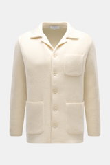 Lardini Cashmere cardigan creme, Slim Fit, Vorderansicht, Strick aus reinem Cashmere, weicher Griff, feines Strickbild, glatte Knopfleiste, offener Kragen, Brust- und Hüfttaschen.
