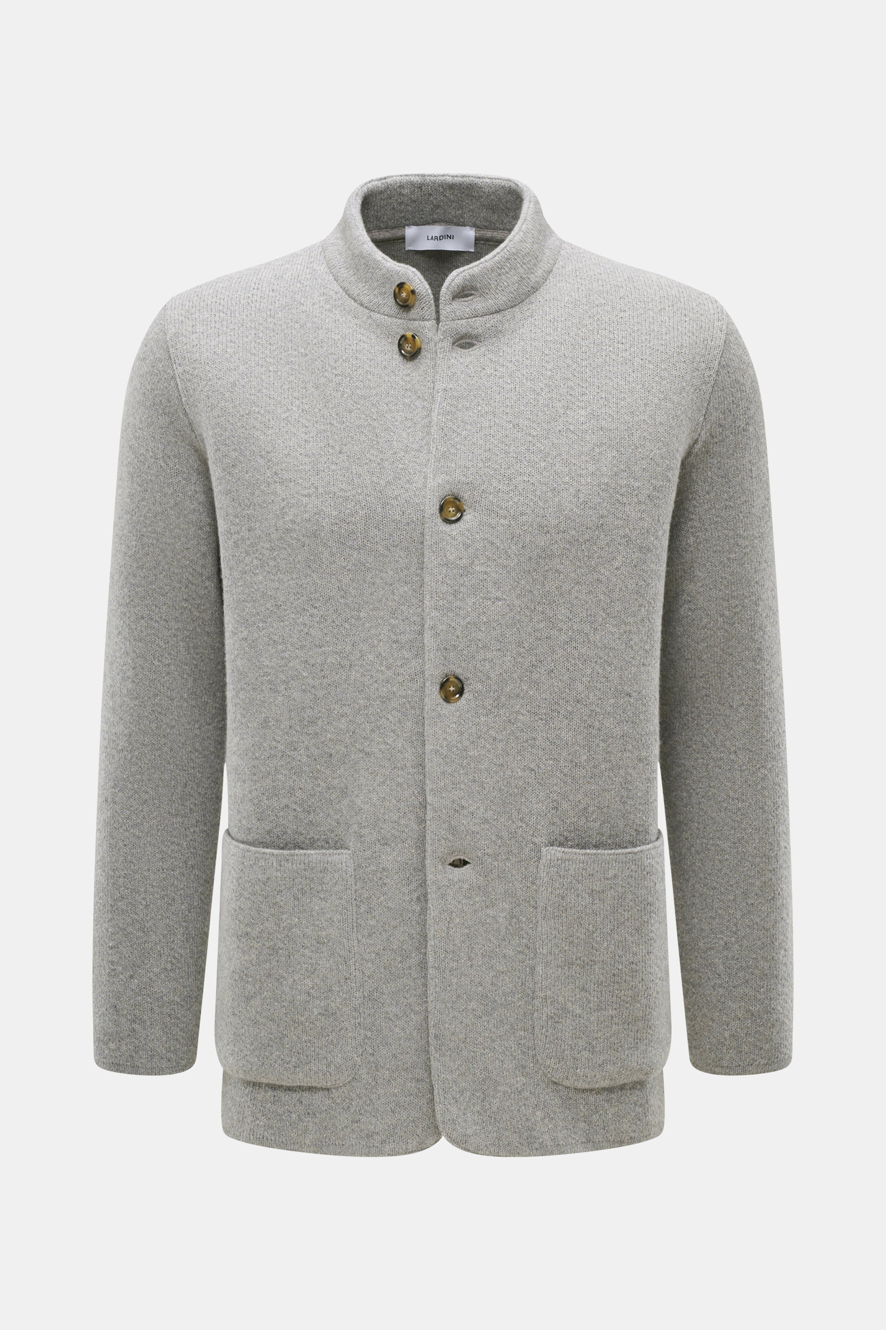 Lardini Cardigan grau meliert, frontale Nahaufnahme, reine Schurwolle, weicher Griff, schwere Qualität, mittelfeines Strickbild, Regular Fit, Vier-Knopf-Leiste, Stehkragen, aufgesetzte Hüfttaschen.
