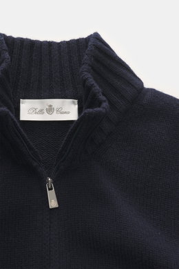 Nahaufnahme aus schräger Draufsicht der Della Ciana Strickjacke navy mit Stehkragen, Zwei-Wege-Reißverschluss, Regular Fit, flexible Rippbündchen, mittelfeinem Strickbild, weichem Griff, Mix aus Cashmere und Merinowolle.