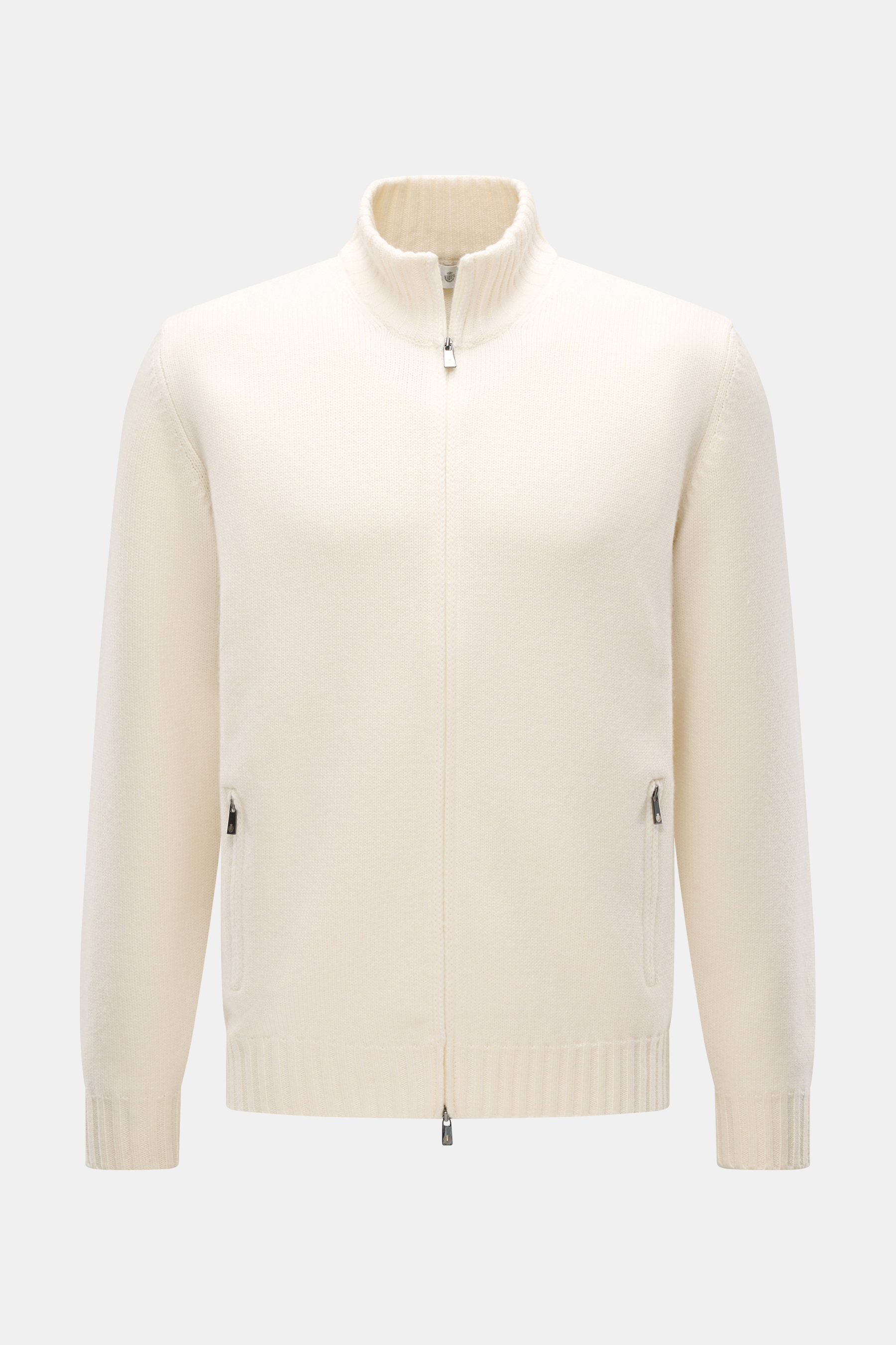 Frontale Nahaufnahme der Della Ciana Strickjacke creme mit Stehkragen, Zwei-Wege-Reißverschluss, Regular Fit, weichem Griff aus Cashmere und Merinowolle, mittelfeinem Strickbild und flexiblen Rippbündchen.