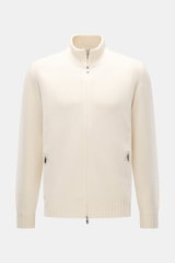 Frontale Nahaufnahme der Della Ciana Strickjacke creme mit Stehkragen, Zwei-Wege-Reißverschluss, Regular Fit, weichem Griff aus Cashmere und Merinowolle, mittelfeinem Strickbild und flexiblen Rippbündchen.