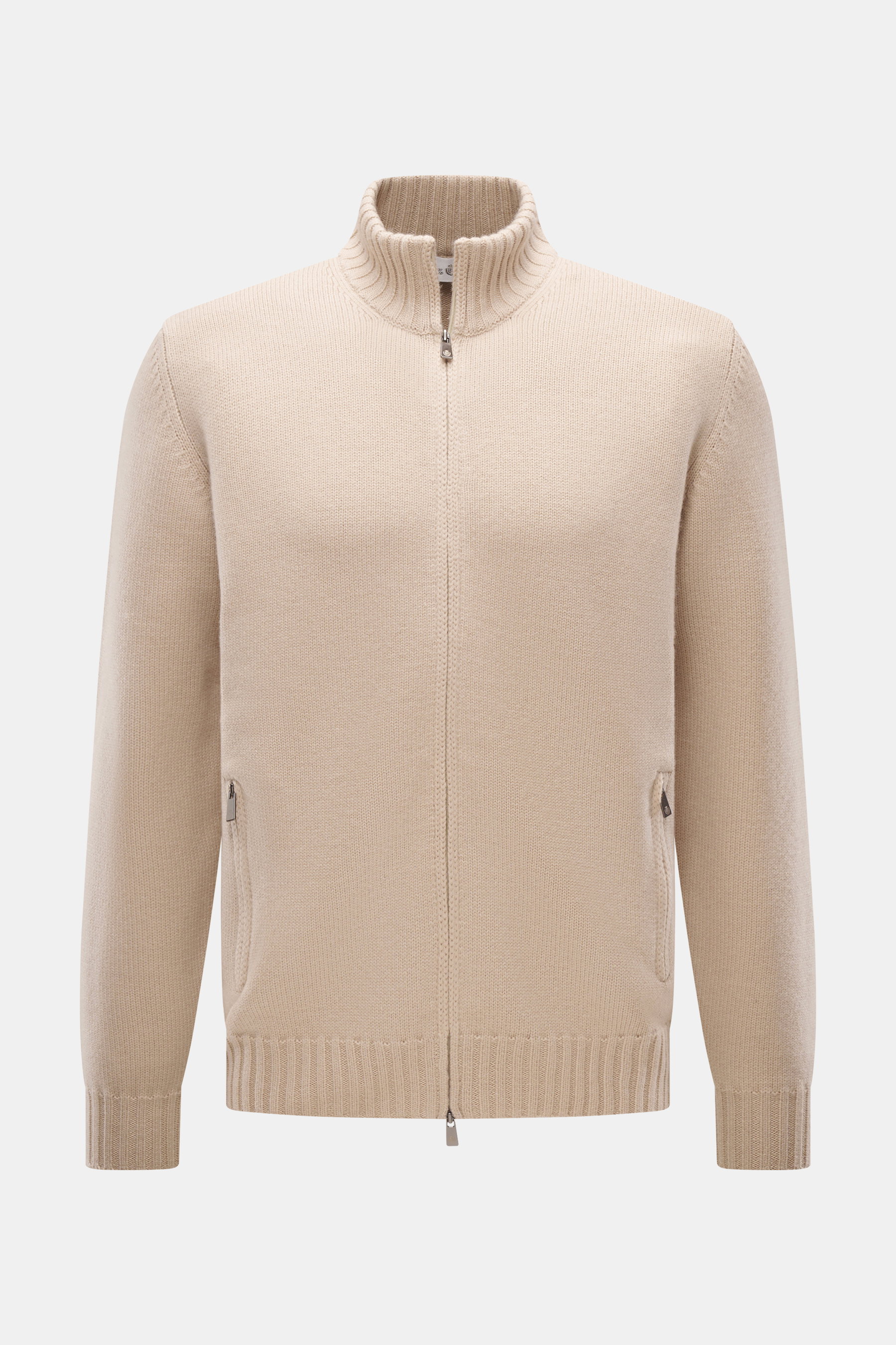 Della Ciana Strickjacke beige, frontale Nahaufnahme, Mix aus Cashmere und Merinowolle, weicher Griff, mittelfeines Strickbild, Regular Fit, Zwei-Wege-Reißverschluss, Stehkragen, flexible Rippbündchen.