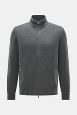 Vorderansicht der Della Ciana Strickjacke dunkelgrau meliert, Mix aus Cashmere und Merinowolle, weicher Griff, mittelfeines Strickbild, Regular Fit, Zwei-Wege-Reißverschluss, Stehkragen, flexible Rippbündchen.