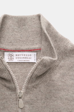 Close-up front view of the Brunello Cucinelli Cashmere cardigan beige melange, showing the fine knit collar and two-way zip.

<p>BRUNELLO CUCINELLI adds a touch of luxury to our casual wardrobe with this cardigan in smooth cashmere, refined with narrow co