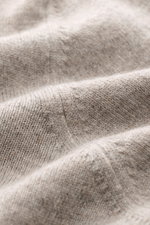 Close-up shot of smooth beige melange knit fabric showcasing the fine texture of the Brunello Cucinelli Cashmere cardigan beige melange.

Description: <p>BRUNELLO CUCINELLI adds a touch of luxury to our casual wardrobe with this cardigan in smooth cashmer