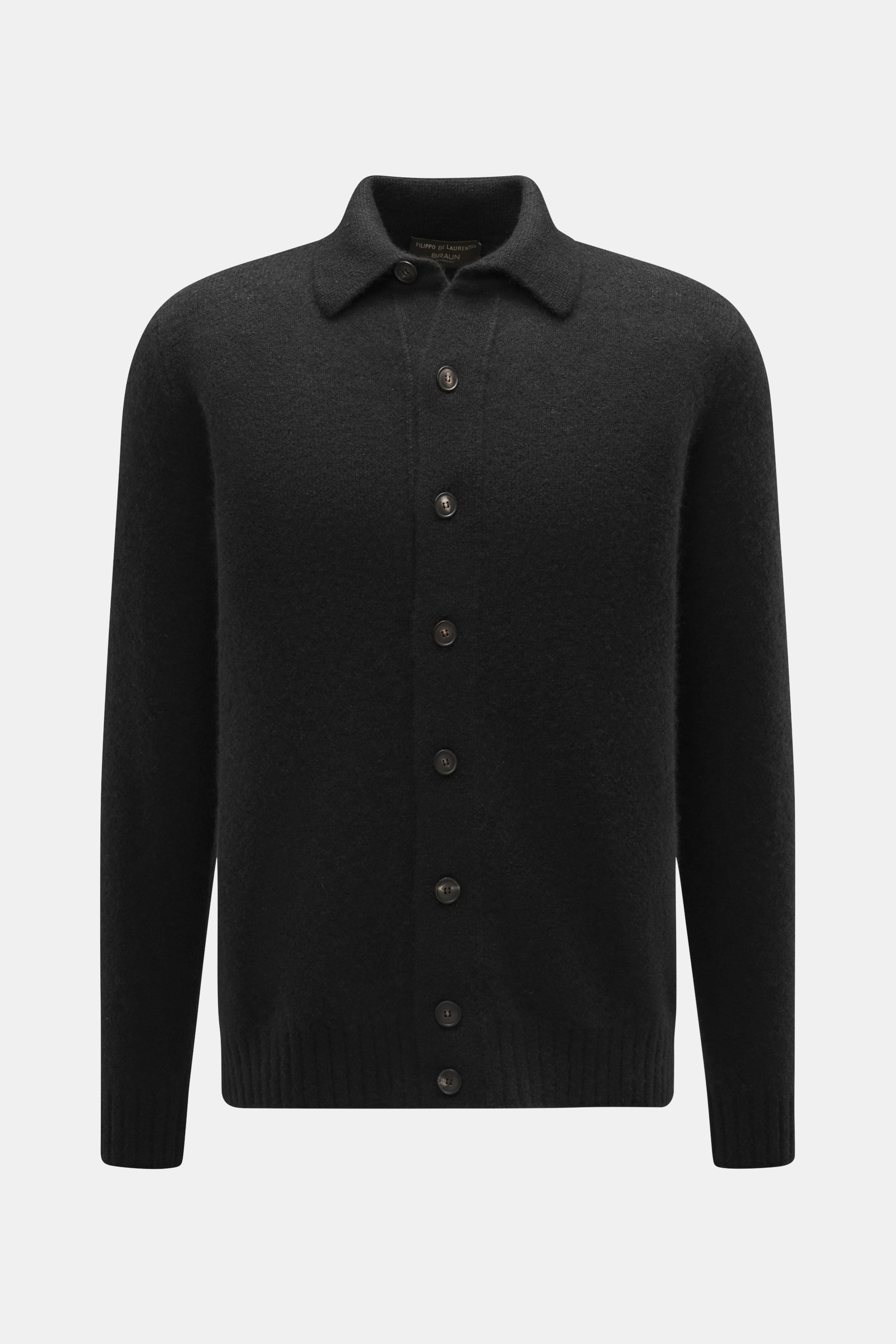 Front view of Filippo de Laurentiis Cardigan black, made from a mix of cashmere, silk, and microfiber with a very soft, voluminous feel, medium-fine knit pattern, oversized fit, turn-down collar, and flexible ribbed cuffs.