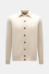 Filippo de Laurentiis Cardigan creme in Frontansicht, Oversized Fit, Umlegekragen, flexible Rippbündchen, mittelfeines Strickbild, weicher Griff, Mix aus Cashmere, Seide und Microfaser.