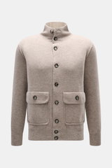 Allude Cardigan beige meliert frontal fotografiert mit Stehkragen, glatter Knopfleiste, aufgesetzten Taschen, Rippbündchen, Schurwoll-Cashmere-Mix.