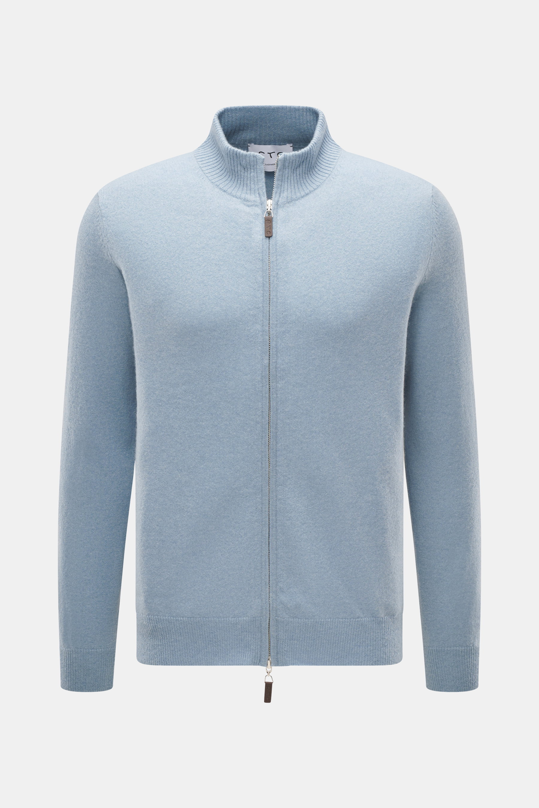 FTC Cashmere Strickjacke hellblau meliert, Frontansicht, fair-trade Cashmere, weicher Griff, feines Strickbild, Regular Fit, Zwei-Wege-Reißverschluss mit Leder-Logo, gerippter Stehkragen, flexible Rippbündchen.