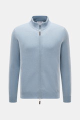 FTC Cashmere Strickjacke hellblau meliert, Frontansicht, fair-trade Cashmere, weicher Griff, feines Strickbild, Regular Fit, Zwei-Wege-Reißverschluss mit Leder-Logo, gerippter Stehkragen, flexible Rippbündchen.