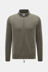FTC Cashmere Strickjacke graugrün, Frontansicht, Fair-Trade-Cashmere, feines Strickbild, Regular Fit, Zwei-Wege-Reißverschluss, gerippter Stehkragen, weicher Griff.