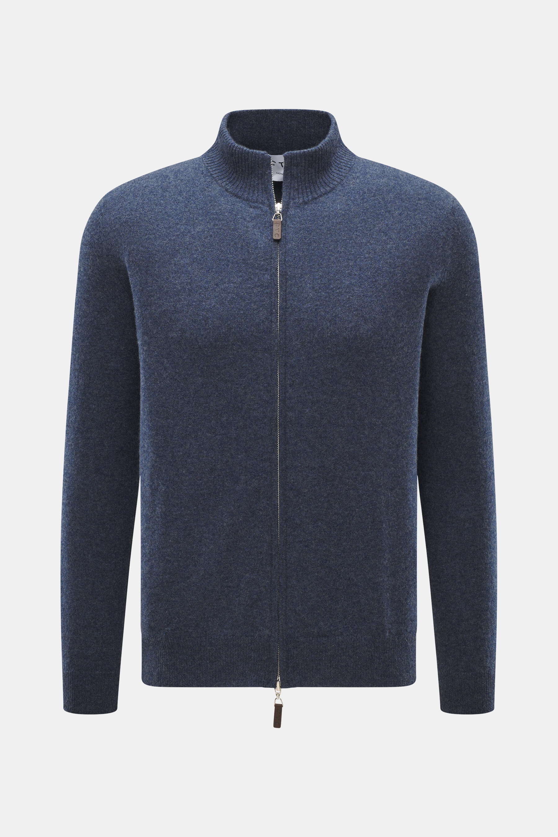 FTC Cashmere Strickjacke graublau meliert, Frontansicht, Fair-Trade-Cashmere, weicher Griff, feines Strickbild, Regular Fit, Stehkragen, Zwei-Wege-Reißverschluss mit Leder-Logo.