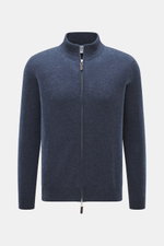 FTC Cashmere Strickjacke graublau meliert, Frontansicht, Fair-Trade-Cashmere, weicher Griff, feines Strickbild, Regular Fit, Stehkragen, Zwei-Wege-Reißverschluss mit Leder-Logo.