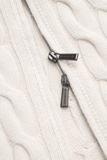 Close-up top view of the Moorer Cashmere-silk cardigan 'Dean' off-white showing medium fine knit, classic cable knit design, slim fit, two-way zipper with ribbed stand-up collar and flexible ribbed cuffs, mix of cashmere and silk with very soft feel.