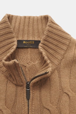 Moorer Cashmere-silk cardigan 'Dean' light brown shown from top front close-up, mix of cashmere and silk, very soft feel, medium fine knit, classic cable knit, slim fit, two-way zipper, ribbed stand-up collar, flexible ribbed cuffs.
