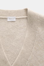Close-up front view of 04651/ A trip in a bag Cardigan beige/sand patterned, rib knit wool and cashmere, soft feel, medium-fine knit, subtle Norwegian pattern, Regular Fit, V-neck, four-button placket, ribbed cuffs.