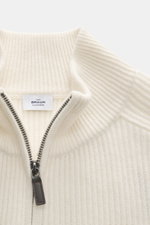Close-up front view of von Braun Cashmere Cardigan off-white with high closing collar, two-way zipper, and classic ribbed knit texture.

Description: Basic for the cold season made from soft cashmere: The VON BRAUN cardigan in classic ribbed knit can be e