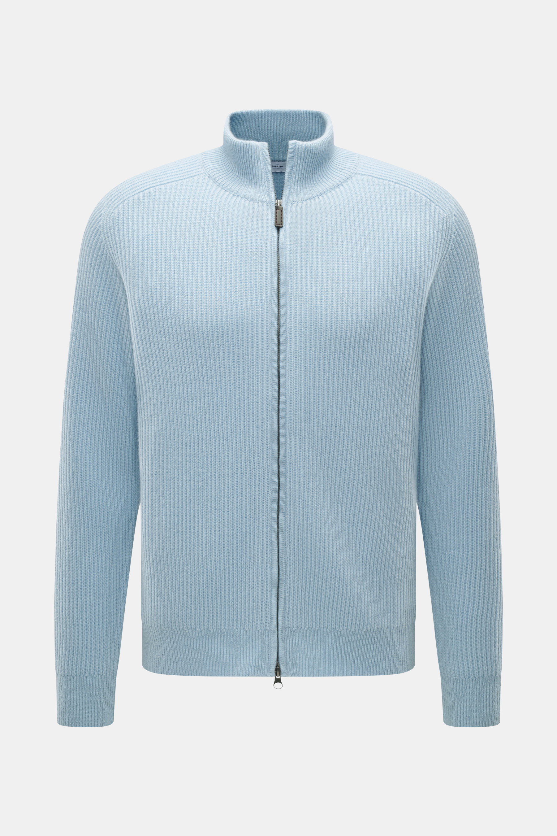 von Braun Cashmere Strickjacke hellblau, frontal fotografiert, Slim Fit mit hohem Kragen, Zwei-Wege-Reißverschluss, Rippbündchen, klassischem Patentstrick aus weichem, reinem Cashmere
