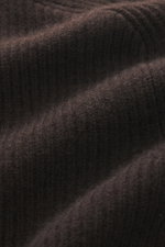 Close-up front view of von Braun Cashmere Cardigan brown showing soft pure cashmere fabric with classic ribbed knit texture.