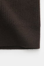 Close-up front view of the von Braun Cashmere Cardigan brown showing soft pure cashmere with classic ribbed knit and elastic cuffs.

Description: 
<p>Basic for the cold season made from soft cashmere: The VON BRAUN cardigan in classic ribbed knit can be e