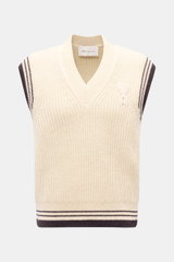 Ami Paris V-Neck Pullunder sand shown from the front, knitted in chunky wool and cotton rib, featuring a V-neck, slim fit, wide contrasting ribbed cuffs, and the iconic 'Ami' heart logo in college style for a preppy look. <p>Layering-Piece von AMI PARIS: 