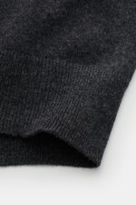 Close-up front view of the von Braun Cashmere slipover anthracite showing fine knit, elasticated ribbed bands, and soft pure cashmere fabric.