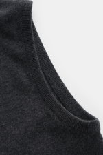 Close-up top-down view of von Braun Cashmere slipover anthracite showing fine knit, elasticated ribbed bands, slim fit, and very soft pure Mongolian cashmere fabric.