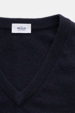 Nahaufnahme des von Braun Cashmere Pullunders navy, V-Ausschnitt, feines Strickbild, elastische Rippbündchen, aus reinem Cashmere mit sehr weichem Griff, Slim Fit.
