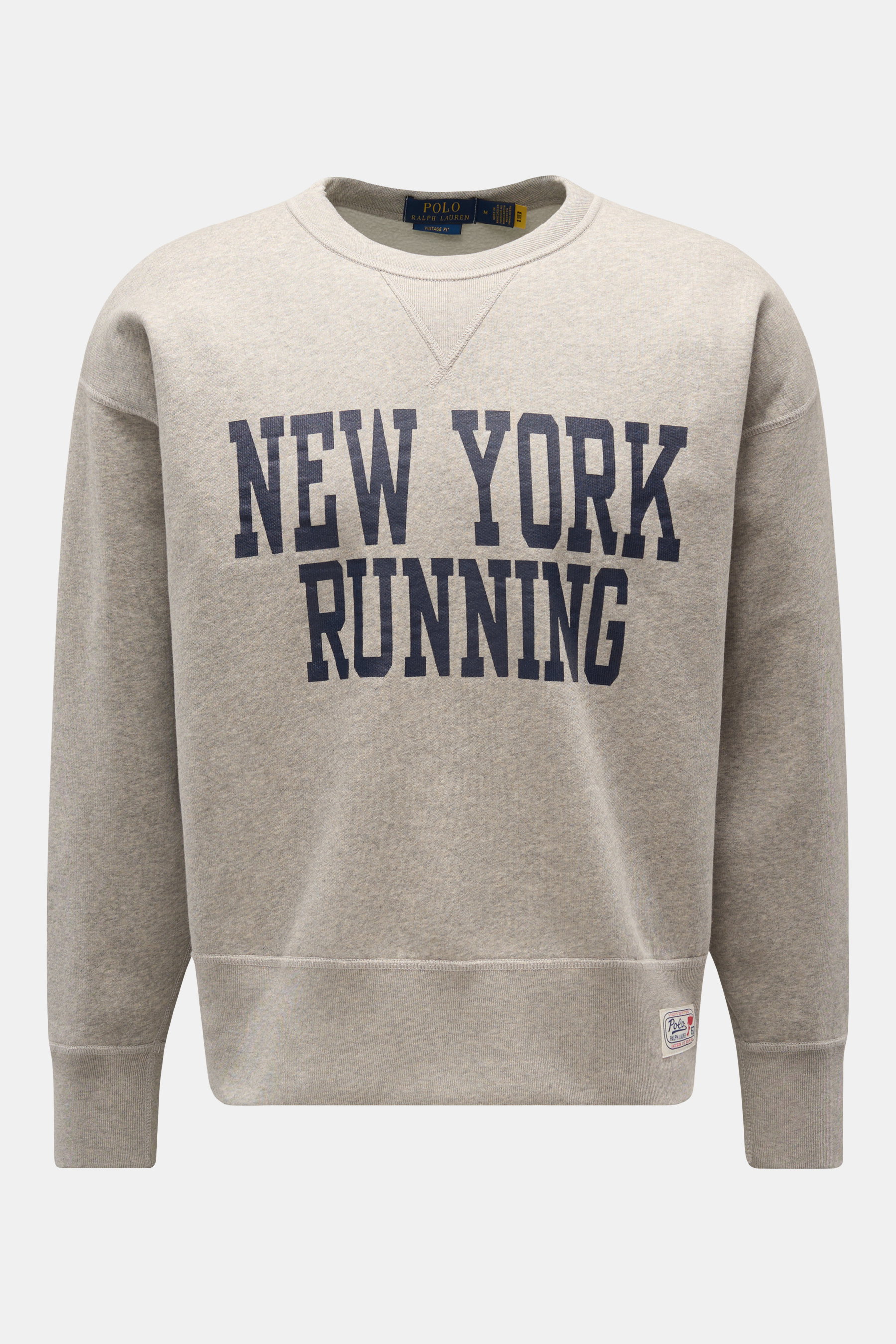 Polo Ralph Lauren Sweatshirt grau meliert, frontal fotografiert, mit Rundhalsausschnitt, weichem Baumwoll-Mix, plakativem "NEW YORK RUNNING"-Print, Regular Fit, komfortablen Rippbündchen und softer Innenseite.