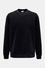 Front view of 04651/ A trip in a bag Rundhalspullover navy, a soft fleece crewneck sweatshirt in wool-cotton blend, regular fit with ribbed cuffs and hem, jersey inner side, side seam web label. Legeres Layering Piece: Der Rundhalspullover von 04651/ A TR
