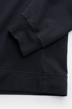 Close-up front view of Stone Island Sweatshirt 'Ghost Piece' navy showing cuff and hem details in stretch cotton fabric.

<p>With this sweatshirt in stretch cotton with tonal compass badge on the sleeve, STONE ISLAND offers a comfortable all-rounder from 