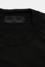 Close-up front view of Stone Island Sweatshirt 'Ghost Piece' black showing crew neck and tonal compass badge label inside collar.

<p>With this sweatshirt in stretch cotton with tonal compass badge on the sleeve, STONE ISLAND offers a comfortable all-roun