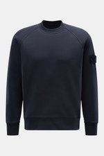 Stone Island Rundhals-Sweatshirt 'Ghost Piece' navy shown from the front, cotton sweatshirt with raglan sleeves, tonal compass badge, and ribbed cuffs. <p>Zeitloses Basic Piece: Das sportive Sweatshirt aus der 'Ghost' Capsule Collection von STONE ISLAND w